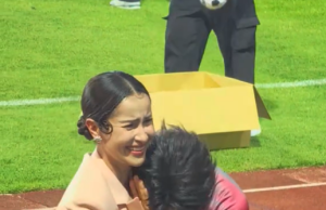 แฟนๆช็อก! แอน ทองประสม ฟาดเคราะห์กลางงานบอล