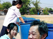 น้องเบญ วัย 15 ไม่อายเก็บขยะหาเลี้ยงครอบครัว ดูแลพ่อป่วยติดเตียง