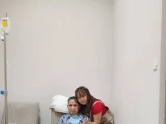 กลั้นน้ำตาไม่อยู่ “เด๋อ ดอกสะเดา” ร้องไห้โฮ หลังเห็นตลกดัง มาเยี่ยม