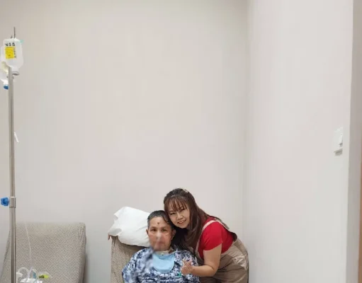 กลั้นน้ำตาไม่อยู่ “เด๋อ ดอกสะเดา” ร้องไห้โฮ หลังเห็นตลกดัง มาเยี่ยม