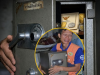 พีคมาก! หนุ่มส่งเงินกลับบ้าน 5 ปี เมียไม่ใช้สักบาท เปิดตู้เซฟถึงรู้ “ซื้ออะไร” ร้องไห้เลย