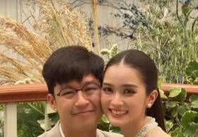 นางเอกดัง ควงลูกชายเนวิน เข้าพิธีวิวาห์ มี อนุทิน ร่วมเป็นประธาน