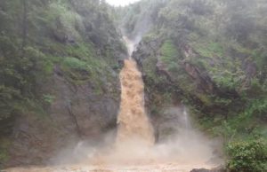 ฝนตกไม่หยุด! น้ำตกจ๊อกกระดิ่นน้ำขุ่น-ไหลแรง อุทยานฯ ขอให้ระวัง