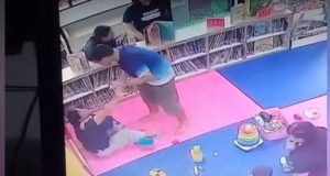 แม่ไม่ทนลุยเอาผิด! หลังลูกสาววัย 4 ขวบ ถูกชายวัย 24 ปี ใช้มือฟาดใบหน้าซ้ำ 2 ครั้ง กลาง TK Park