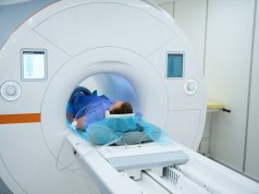 สั่งพักงานทีมแพทย์ที่ “ลืม” ผู้ป่วยไว้ในเครื่อง MRI นานถึง 6 ชั่วโมงกลางดึก สภาพอันน่าเวทนาข