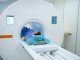 สั่งพักงานทีมแพทย์ที่ “ลืม” ผู้ป่วยไว้ในเครื่อง MRI นานถึง 6 ชั่วโมงกลางดึก สภาพอันน่าเวทนาข