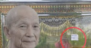 เผยภาพโลงแก้ว “หลวงปู่จื่อ” ก่อนหลุดโฟกัสเลขบนกระดาษที่แปะมา