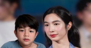 ลูกชายเพิ่งรู้ความจริง แม่ดังมาก ตื่นเต้นใหญ่ รีบกลับบ้านอวดพ่อ