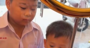 สองพี่น้อง เดินเข้าร้านทอง ก่อนทำเรื่องใจฟู น้ำตาไหลอาบแก้ม