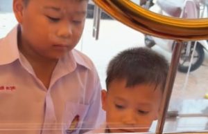 สองพี่น้อง เดินเข้าร้านทอง ก่อนทำเรื่องใจฟู น้ำตาไหลอาบแก้ม