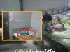 แม่เลี้ยงเดี่ยว ปล่อยลูกเล็กๆ อยู่บ้านกันเอง ดูกล้องเห็นพี่ 3 ขวบ ตื่นมา “เลี้ยงน้อง” ร้องไห้เลย
