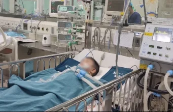 หัวอกแม่สลาย! ลูกชาย ป.2 ปวดท้องหนักตรวจเจอ “มะเร็งลำไส้” เพราะกิน 2เมนูนี้ตั้งแต่เด็ก