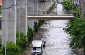 กทม.เตือนด่วน น้ำหนุนสูงอีก มวลน้ำตอนบนมาสมทบ 3 เส้นทางต้องระวัง