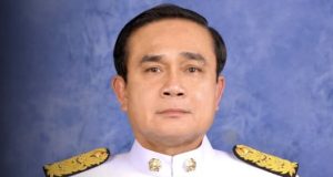 มติเป็นเอกฉันท์เห็นสมควรมอบ ปริญญาปรัชญาดุษฎีบัณฑิตกิตติมศักดิ์ แด่ พลเอก ประยุทธ์ จันทร์โอชา