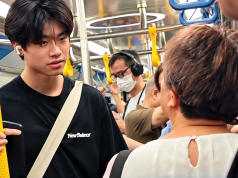 หนุ่มตี๋ ทำท่าล้อเลียน ป้า บนรถไฟฟ้า สาเหตุที่ทำ ชาวเน็ตปรบมือให้