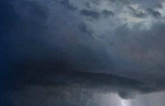 พรุ่งนี้ถล่มอีกวัน! เตือนพื้นที่สีแดง ฝนตกหนัก เปิดชื่อจังหวัดไหนโดนบ้าง