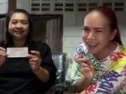 ขนลุก! ครูปุ้ยล้วงไหได้เลข ก่อนเฮลั่นถูกรางวัลที่ 1 สองใบ