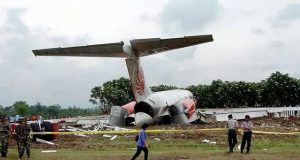เครื่องบิน MD-82 พุ่งตกข้างรันเวย์ หลังพยายามบินขึ้นใหม่ ผู้โดยสารและลูกเรือ 130 คน ดับ 90 ราย รอดชีวิต 40 รายบาดเจ็บ